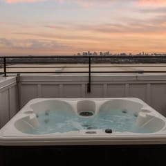 Peaceful 4-story retreat • Rooftop hot tub + Views