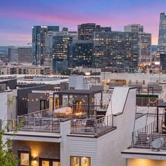 Walk to Broadway! Rooftop/Fire Pit/Views/14 beds