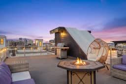 Gulch Home! Walk to Broadway! 13 Beds! - Image 2