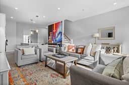 Gulch Home! Walk to Broadway! 13 Beds! - Image 3