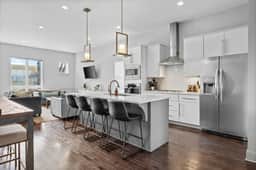 Gulch Home! Walk to Broadway! 13 Beds! - Image 4