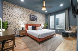 16 beds! 6 min to BRDWY! 2 Huge Homes! - Image 3