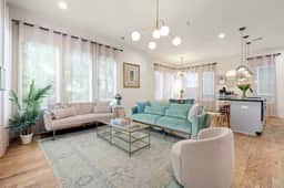 16 beds! 6 min to BRDWY! 2 Huge Homes! - Image 4