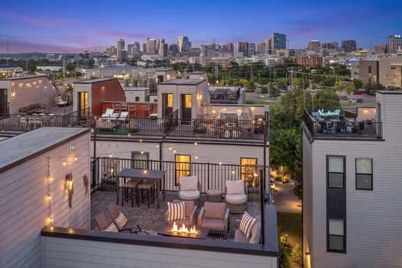4BR Home with Rooftop City View & Fire Pit near DT - Image 1