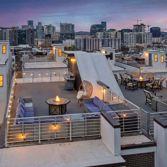 Gulch Home! Walk to Broadway! 13 Beds! - Image 1