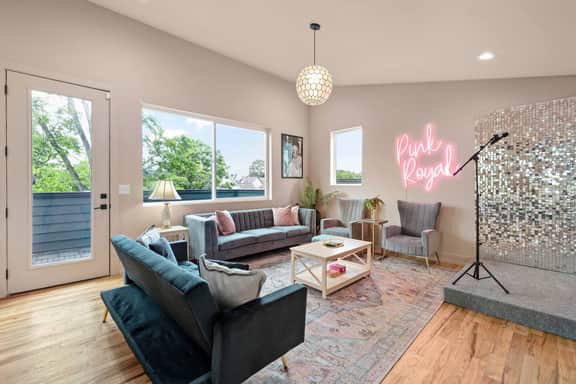 8 Beds! | Rooftop Lounge + 6 Min to Broadway - Image 2