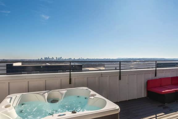 27 Beds | Rooftop Hot Tubs + CityViews + Game Room - Image 2