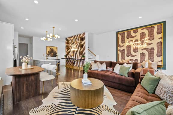 Walk to Broadway! Rooftop/Fire Pit/Views/14 beds - Image 2