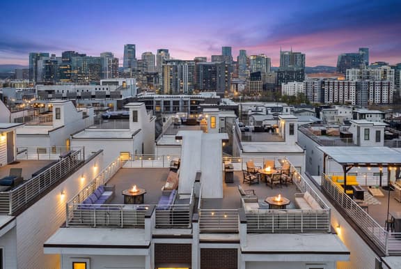 2 Massive Homes/Rooftop Views/ Walkable / 24 beds - Image 1